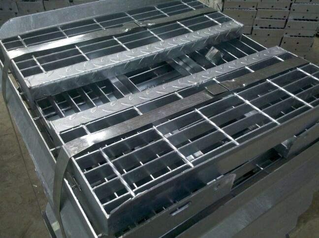 Contracted Fashion Galvanized Steel Grating Stair Treads with T1 T2 T3 T4 Type