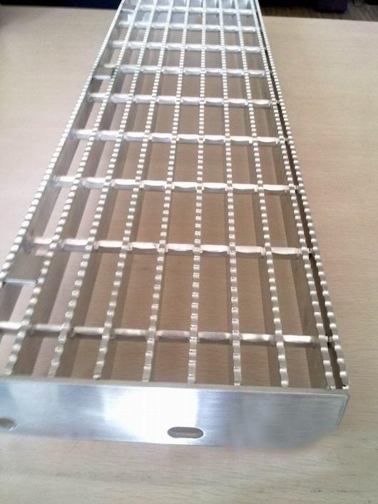 Hot Dipped Galvanized Q235 Serrated Steel Grating Sliver Twisted Bar