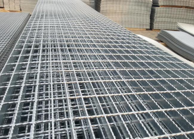 Anti Slip Mild steel Serrated Steel Grating Hot Dipped Galvanized