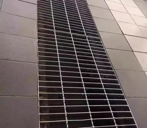 Steel grating application showing structural support and safety features