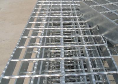 Chine Grille discordante en acier dentelée galvanisée de plancher en acier de plate-forme de barre plate à vendre
