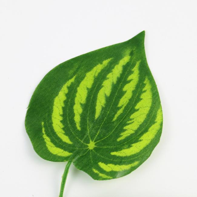 fake ivy leaf