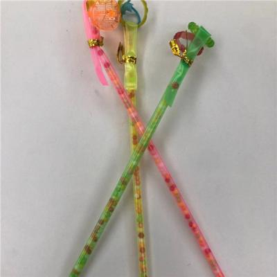 Chine Bâton adapté aux besoins du client de bonbon dur aux enfants 70pcs avec des jouets à vendre