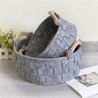 China 3 Pack Beige 3mm Woven Felt Baskets With Wooden Handles Storage Box for sale