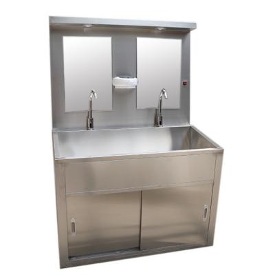 China 2000mm Height Medical Stainless Steel Sink Foot Operated 600mm Medical Scrub Sink for sale