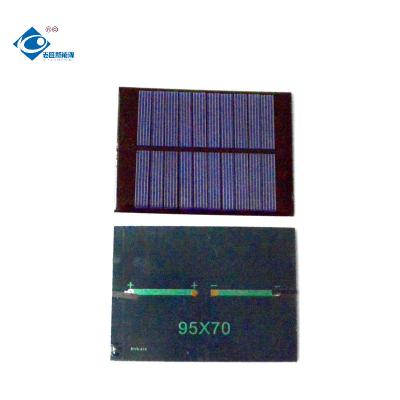 China 5V los paneles solares ligeros solares policristalinos 0.75W 95x70x2.5m m de la película fina del panel ZW-9570 en venta