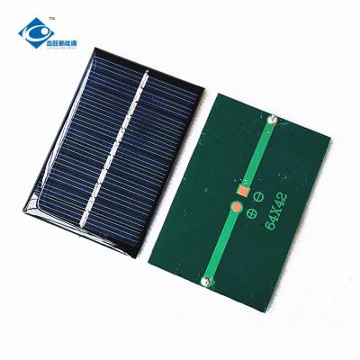 Chine panneau solaire de résine époxyde de 0.35W ZW-6442 pour le circuit de génération solaire 5.5V 8.5g photovoltaïque à vendre