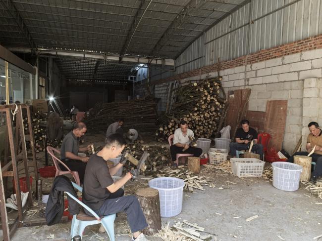 Agarwood product final polishing stage for perfect finish