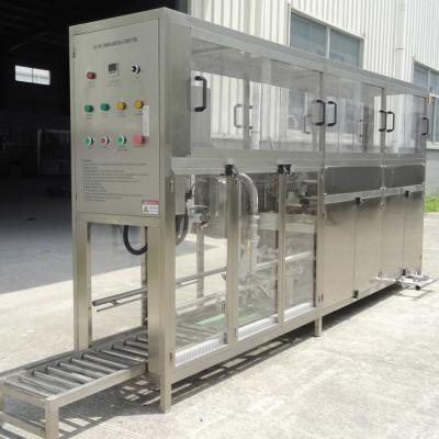 Chine PLC automatique machine de remplissage de l'eau de 20 litres, machine d'embouteillage 150BPH de l'eau minérale à vendre