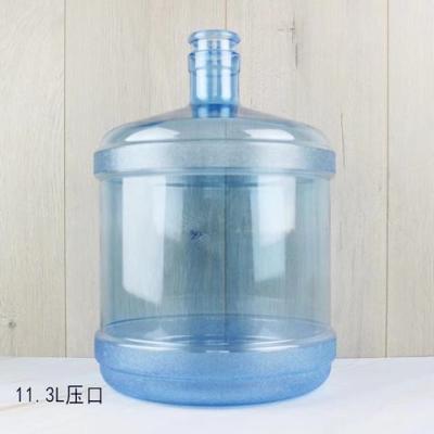 Chine Bouteille d'eau matérielle en plastique adaptée aux besoins du client d'emballage avec la taille de 7.5L 11.3L 15L à vendre