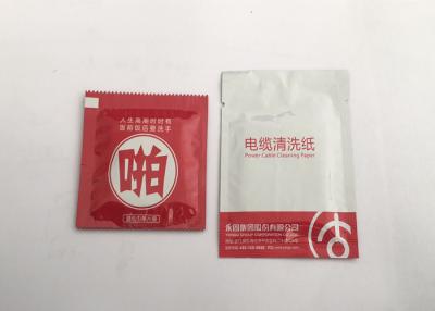Chine Le tissu humide automatique faisant le pliage coupant les machines de emballage pour le maquillage enlèvent le chiffon faisant la machine à vendre