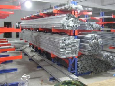 China Cremalheiras feitas sob encomenda do armazenamento do modilhão do metal, racking resistente do modilhão à venda