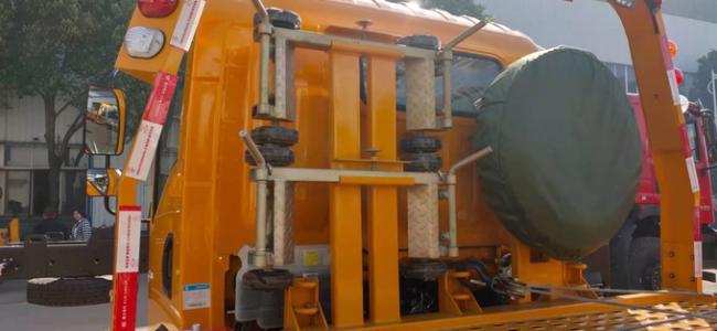 Customized Dongfeng 4T road wrecker towing truck flatbed type with crane boom for TOGO, street towing recovery vehicle