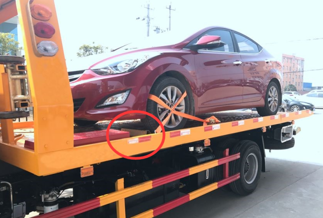 Customized Dongfeng 4T road wrecker towing truck flatbed type with crane boom for TOGO, street towing recovery vehicle