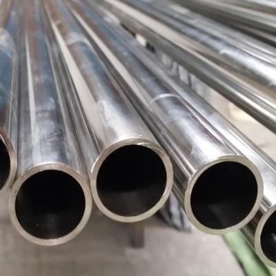 中国 通された端が付いている磨かれたステンレス鋼の溶接された管は、カスタマイズされたLengthspiralステンレス鋼の管を溶接した 販売のため
