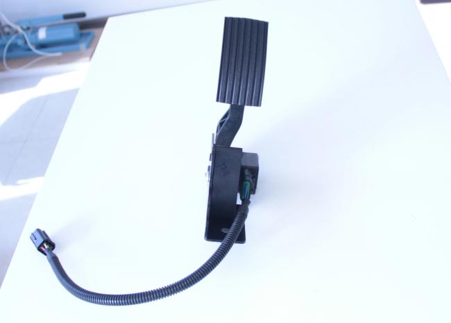 TIA-1103 electronic throttle pedal product view from different angle highlighting sensor placement