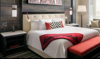 China Mobília luxuosa do hotel comercial, cor de Drak da mobília do quarto do hotel de apartamento à venda