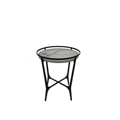 中国 居間のための白くおよび黒い大理石の上のコーヒー テーブル、小さい茶テーブル、側面のテーブルに塗る粉が付いている鉄 販売のため