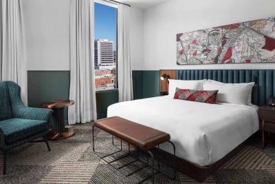 中国 Doubletreeの現代高級ホテルの寝室の家具は米国式置く 販売のため