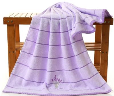 Chine Serviette brodée de Bath de lavande pour des adultes, serviettes surdimensionnées de Bath de 70 * de 140cm  à vendre