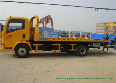 China HOWO Light Duty Flatbed Tow Truck Carrier For Car / SUV Road Recovery 3 - 5 Ton for sale