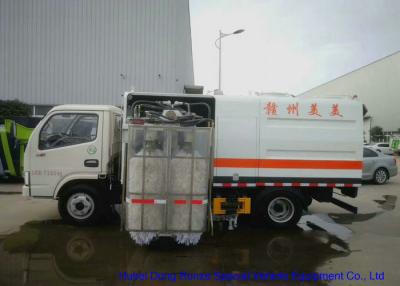 China Transporte a vassoura montada do corrimão da estrada para a limpeza da cerca da estrada com água das escovas 1000L à venda