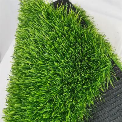 China Alfombra de hierba sintética para viviendas, alfombra de césped verde de 15000 densidad en venta