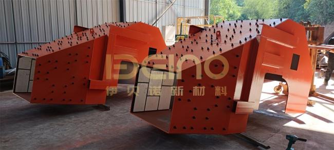 Wear resistant ceramic composite lining