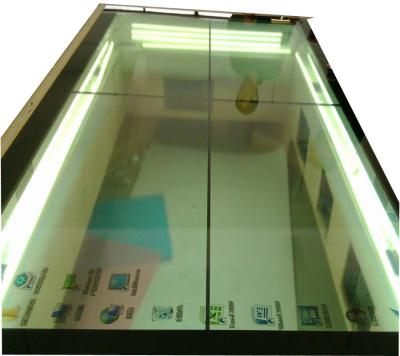 中国 400cd/m2 85in容量性LCDのタッチ画面光学接着の透明なLCDの表示 販売のため