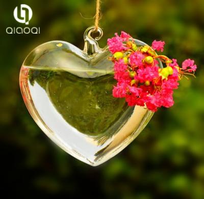 China Hanging heart shape hydroponic decoration glass vase for sale