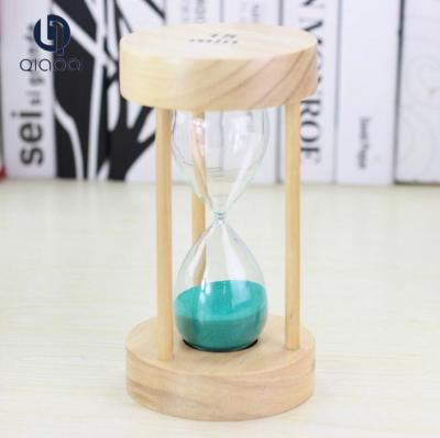 China Creative round wooden hourglass sand timer 15 minutes with blue sand for sale