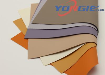 Chine Cuir en cuir respirable mou de vinyle de PVC de tissu de PVC pour l'oreiller de cou de voiture à vendre