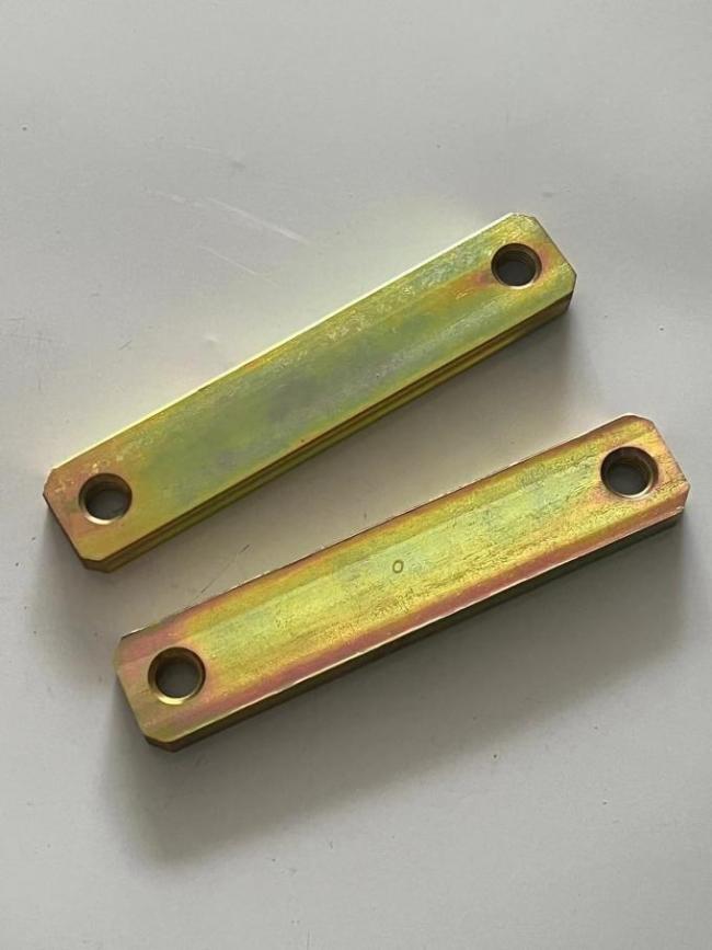 K5678950 923828.0740 Locating plates Kalmar Reach Stacker Parts 0