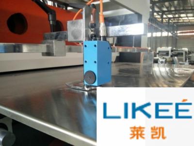 China Máquina cortadora de papel para la industria de productos de embalaje y papel de impresión en venta