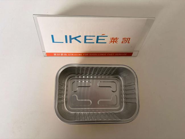 Different sized aluminum foil containers