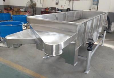 China Stainless Steel or Carbon Steel Linear Vibrating Screen for Large Capacity Sieving for sale