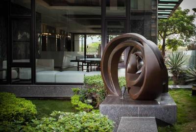 Китай Поверхность покрасила на открытом воздухе бронзовую скульптуру, подгонянные покрашенные бронзовые скульптуры двора продается