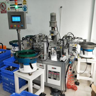 Chine Machine d'assemblage de matériel contrôlée par PLC 220V Machine d'assemblage automatique à vendre
