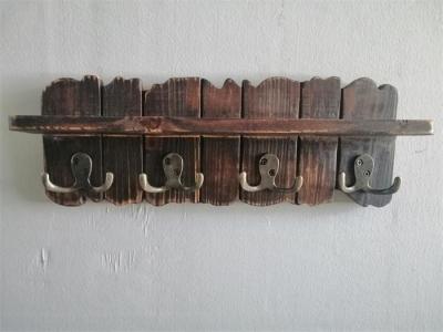 China 15,75 pulgadas, ganchos dobles del metal de 4 pedazos, estante montado en la pared de madera de la capa en venta