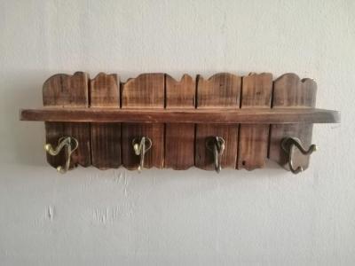 China Entryway Hanging Wood Coat Rack Wall Mounted Coat Rack Shelf With 4 Double Hooks for sale