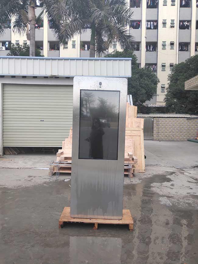43 Inch Waterproof Outdoor Capacitive Battery Powered Digital Posters Portable LCD Display Outdoor