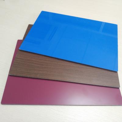China Los paneles compuestos acanalados del grano de madera, el panel compuesto de aluminio Grandland decorativo en venta