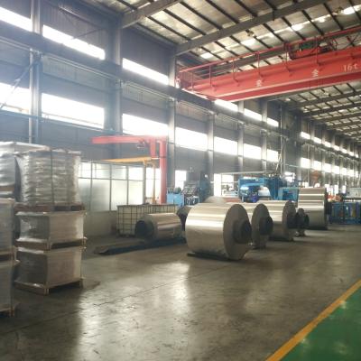 Chine Bande industrielle de papier aluminium de finition de moulin, épaisseur adaptée aux besoins du client par feuille de rouleau d'aluminium à vendre
