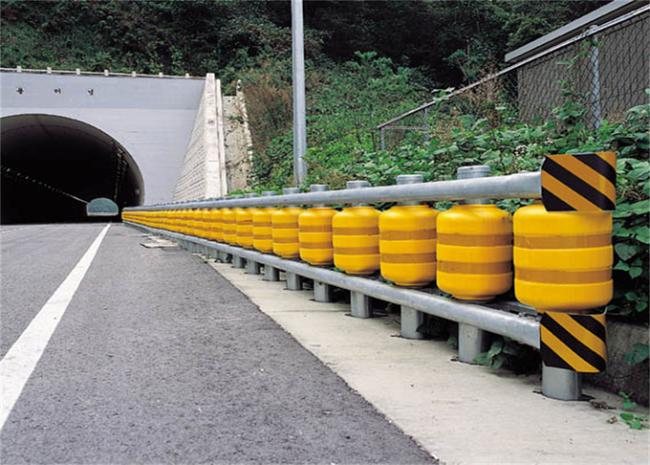 Yellow Red EVA Filled Safety Roller Barrier High Energy Absorption And Low Reaction 0