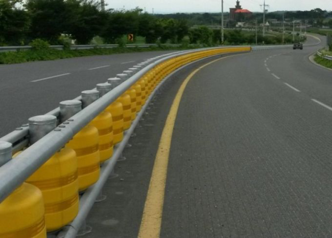 W Beam Rolling Guardrail Barrier Accident Car Transportation Facilities Guardrail 8