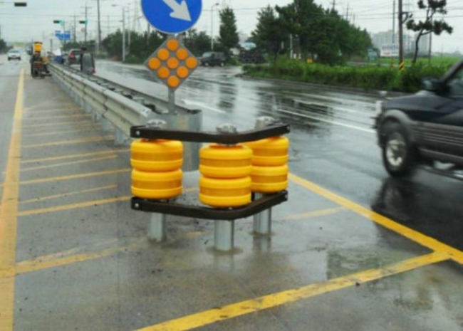 W Beam Rolling Guardrail Barrier Accident Car Transportation Facilities Guardrail 12