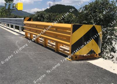 China Anti Impact Sled Crash Cushion Barrier Thickened Pipe Reflective Night Driving for sale