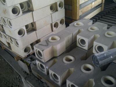 China Thermal que derrama o tijolo refratário da alumina alta para a indústria de aço, cor branca à venda