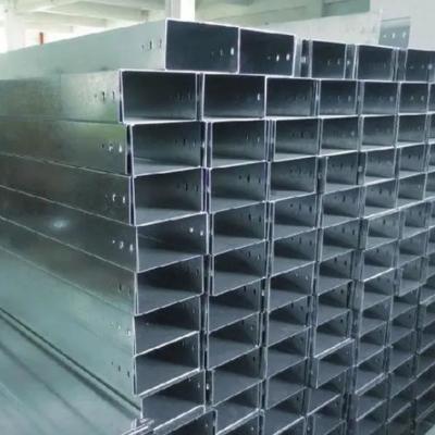 China Anti Alkali Metal Cable Tray Totally Enclosed Galvanised Cable Trunking for sale