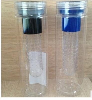 China 750ml tritan water bottle with Fruit Infuser for sale